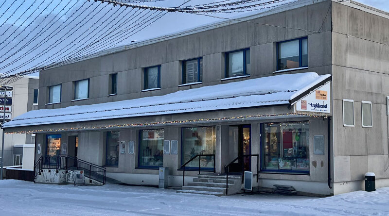 Selger bygg og to butikker